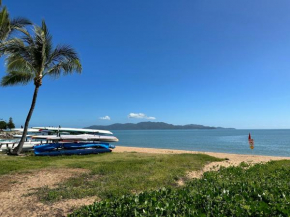 Townsville Lighthouse Beachfront Apartment on the Strand - 3